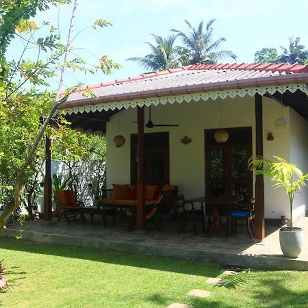 Bed and Breakfast Lilly House Unawatuna Esterno foto