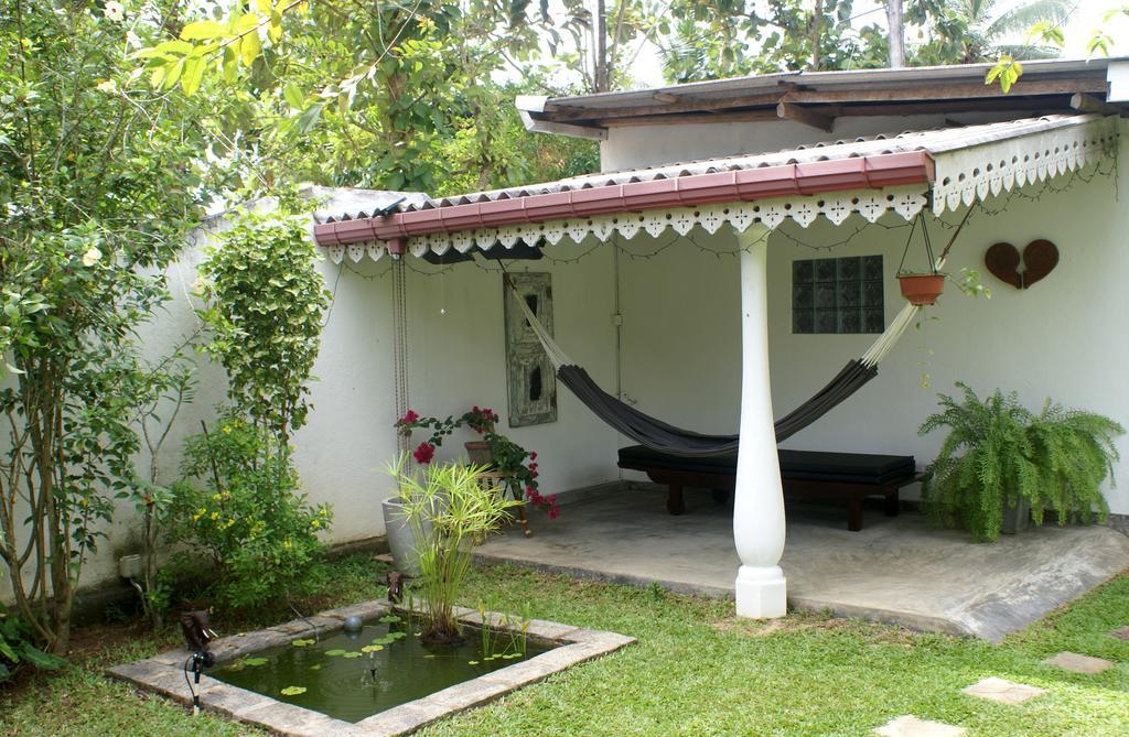 Bed and Breakfast Lilly House Unawatuna Esterno foto