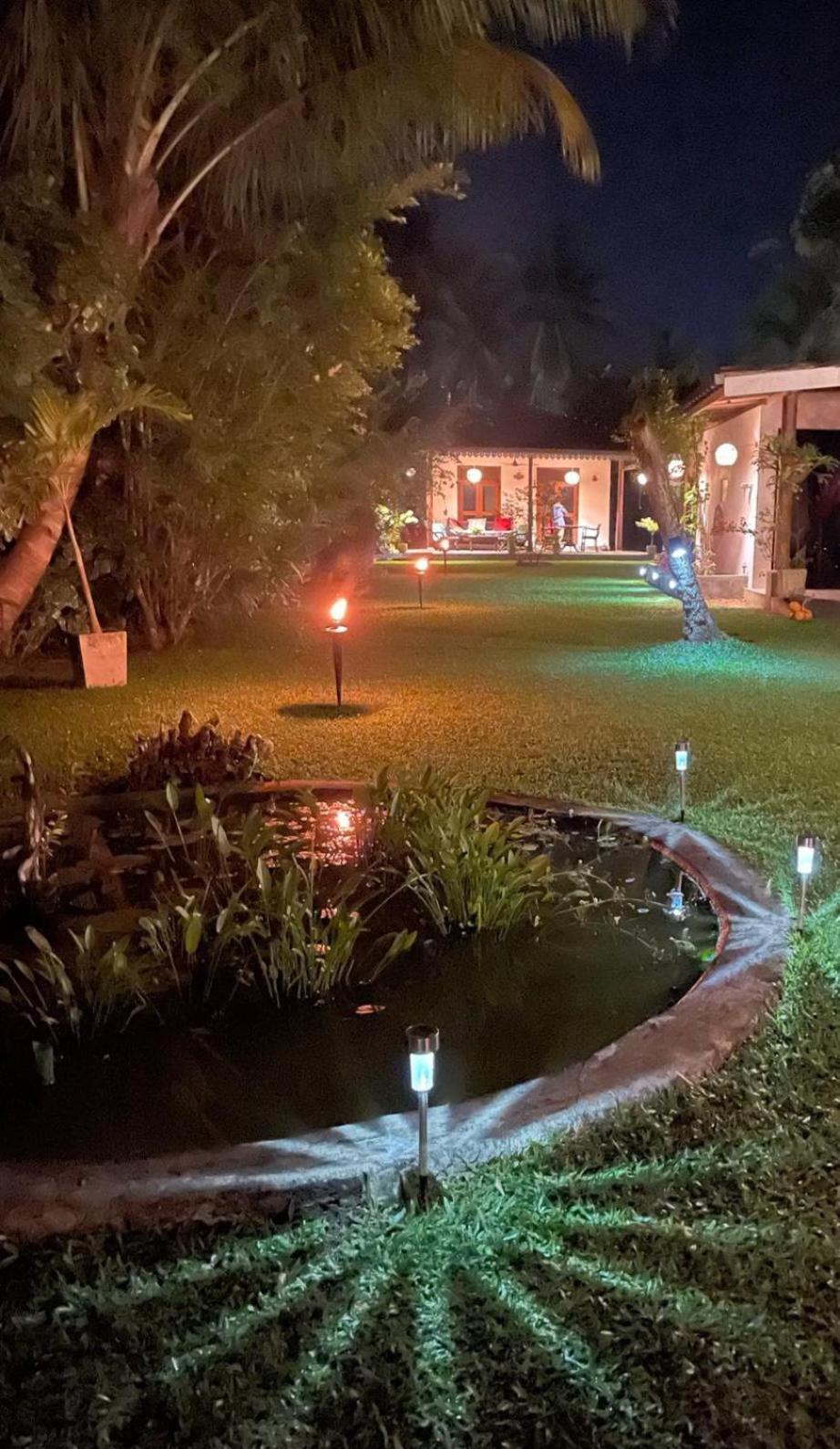 Bed and Breakfast Lilly House Unawatuna Esterno foto