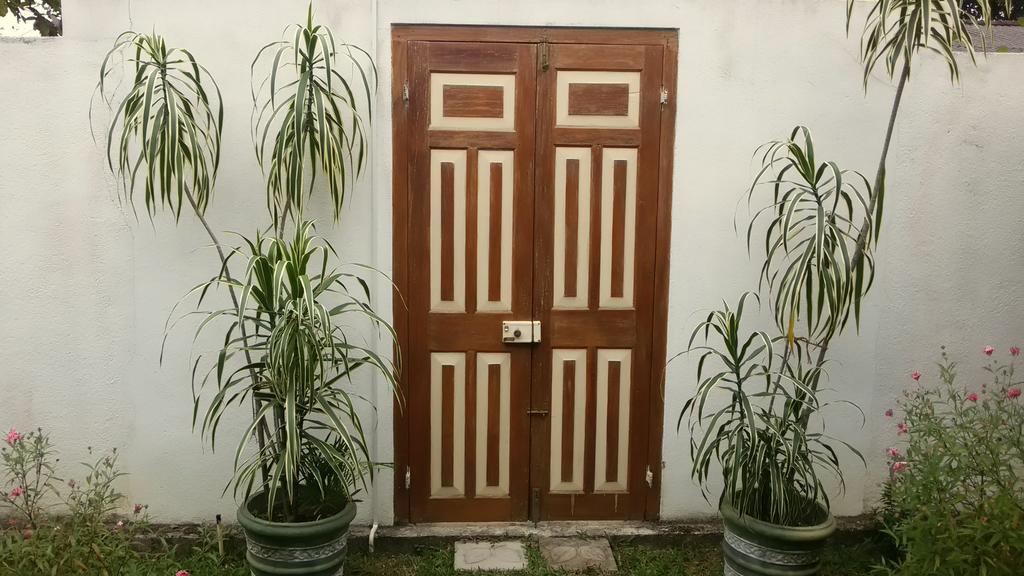 Bed and Breakfast Lilly House Unawatuna Esterno foto