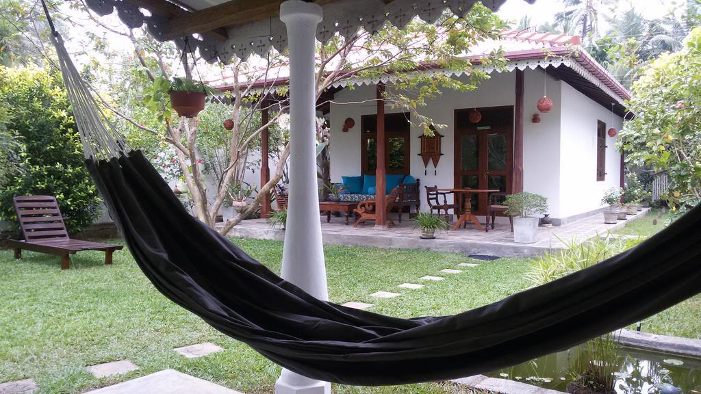 Bed and Breakfast Lilly House Unawatuna Esterno foto