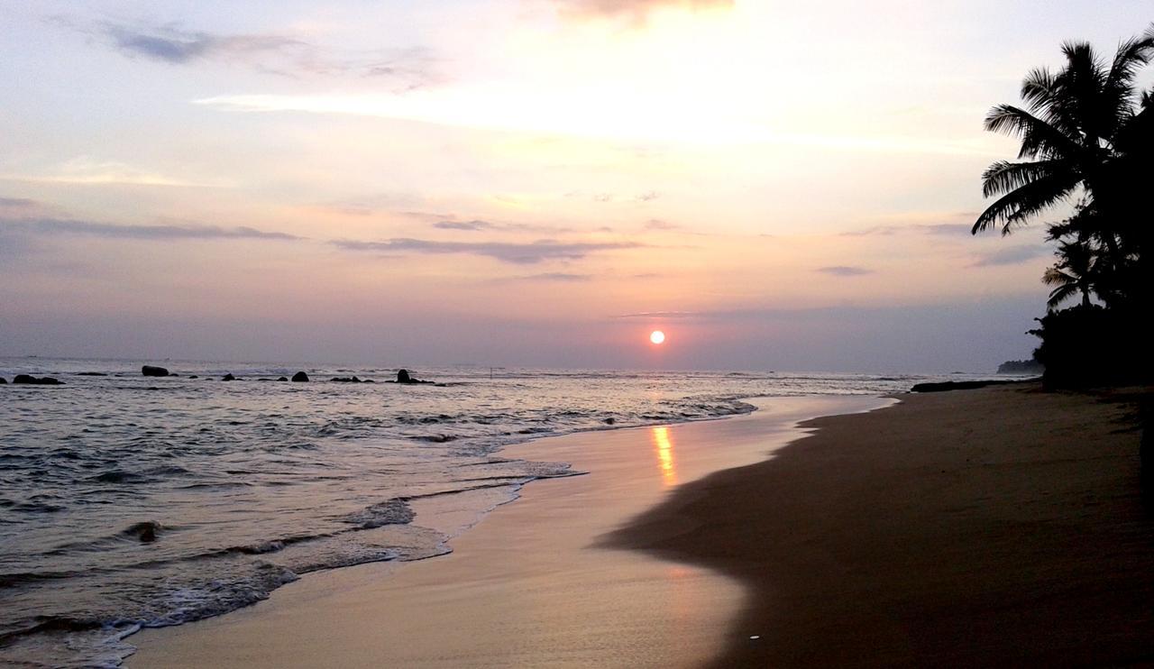 Bed and Breakfast Lilly House Unawatuna Esterno foto