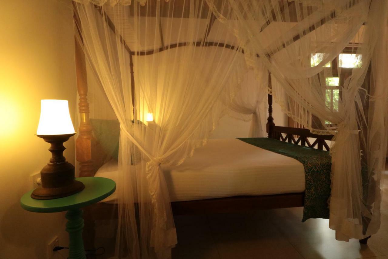 Bed and Breakfast Lilly House Unawatuna Esterno foto