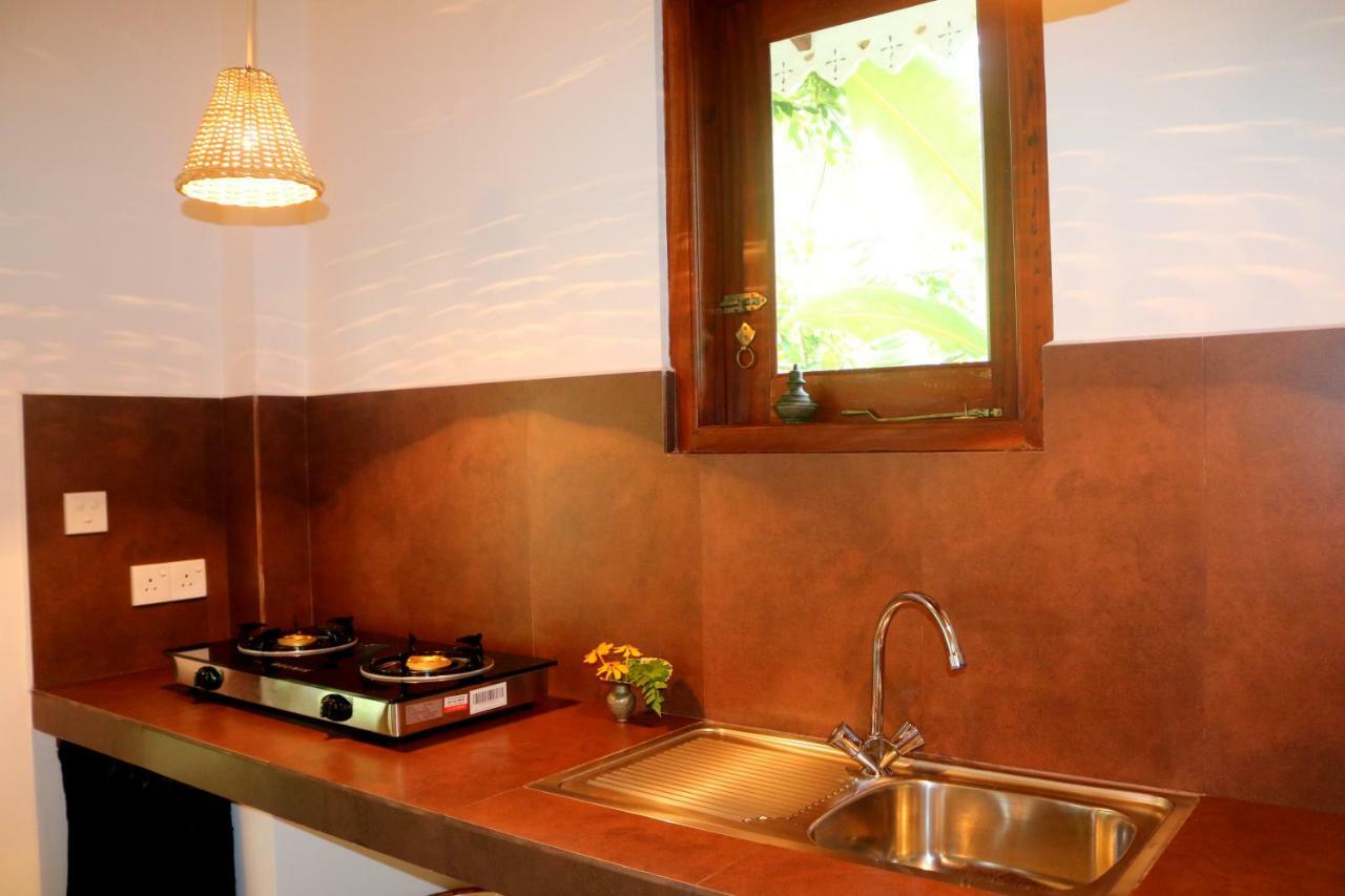 Bed and Breakfast Lilly House Unawatuna Esterno foto